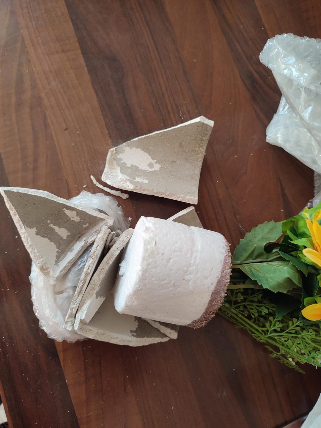Customer photo review of 25 cm künstliche Sonnenblumen im Topf – Gelbe Kunstblumen für Heim, Badezimmer, Küche