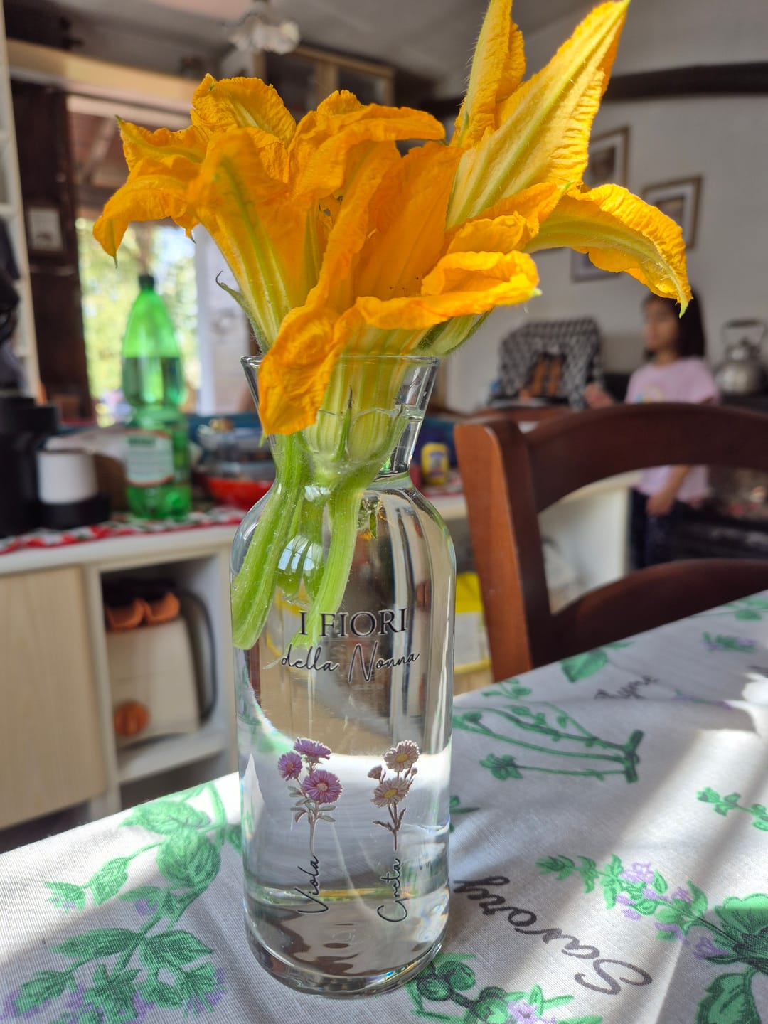 Customer photo review of Il giardino della mamma – Vaso in vetro personalizzato con nome e fiori per mamma e nonna