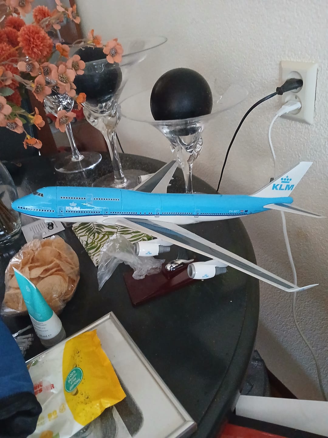 Customer photo review of KLM Royal Dutch Airlines Boeing 747-400 1:150 Scale Model