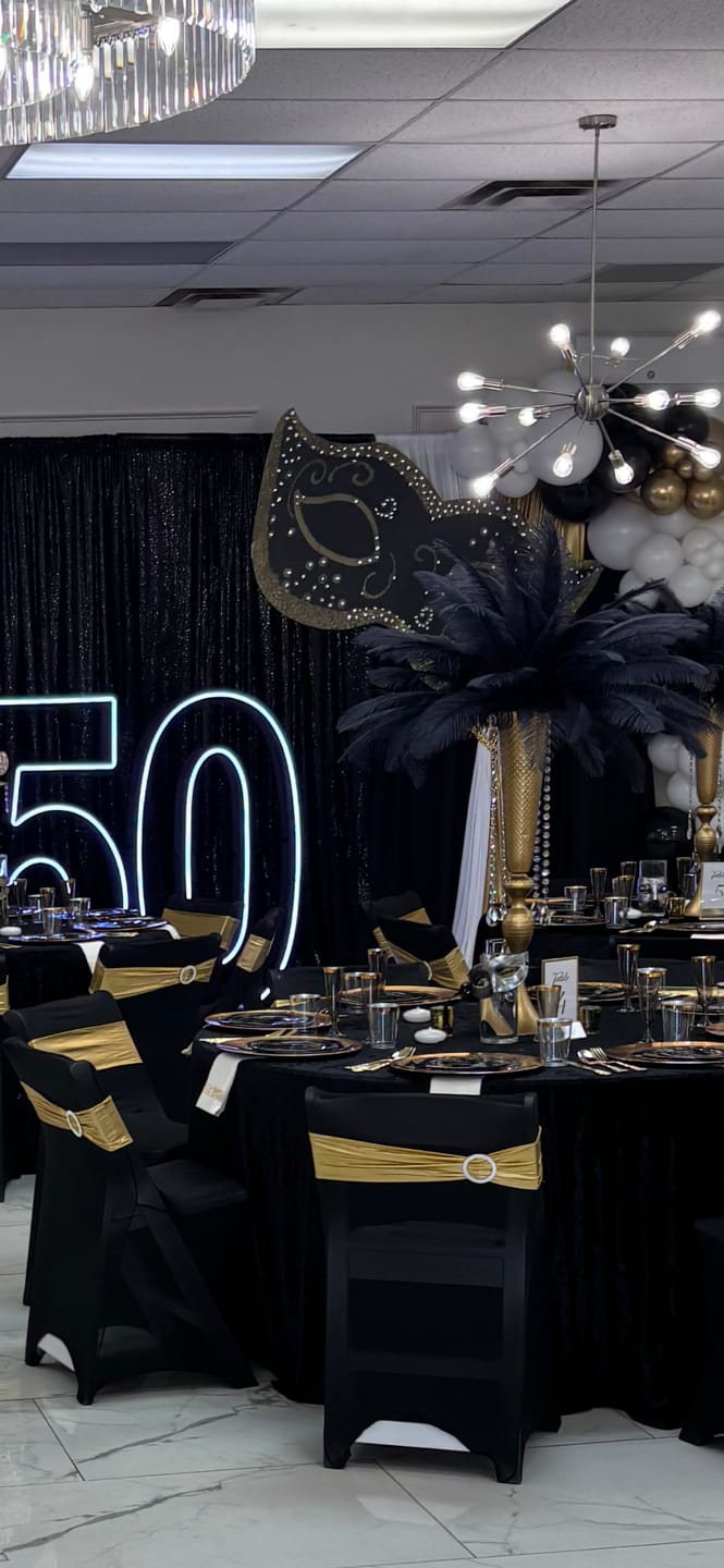 Customer photo review of Ostrich Feather Rental 16-20" (Black) - 250pcs