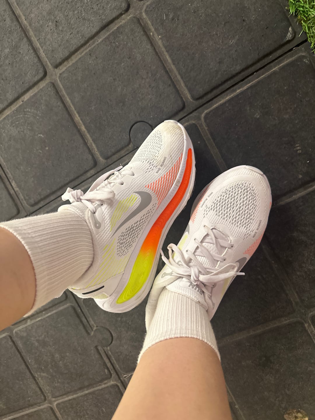 Customer photo review of NIKE VOMERO 18 - UNISEX