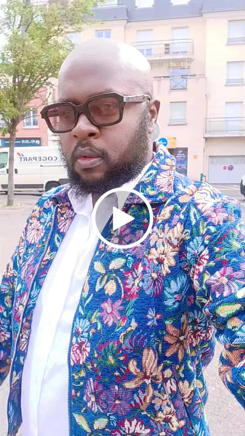 Customer video review of Veste motif fleurs brodés