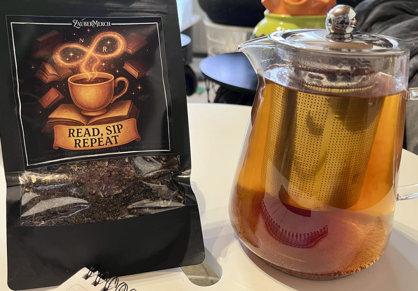 Customer photo review of Read, Sip, Repeat – Pu Erh & Guayusa mit Kakao-Nougat-Geschmack | Limitierter Booklover Tee
