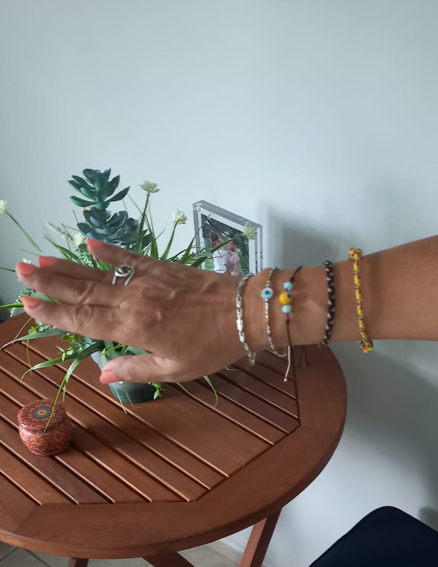 Customer photo review of Pulsera Chaquiras Con Ojo Turco