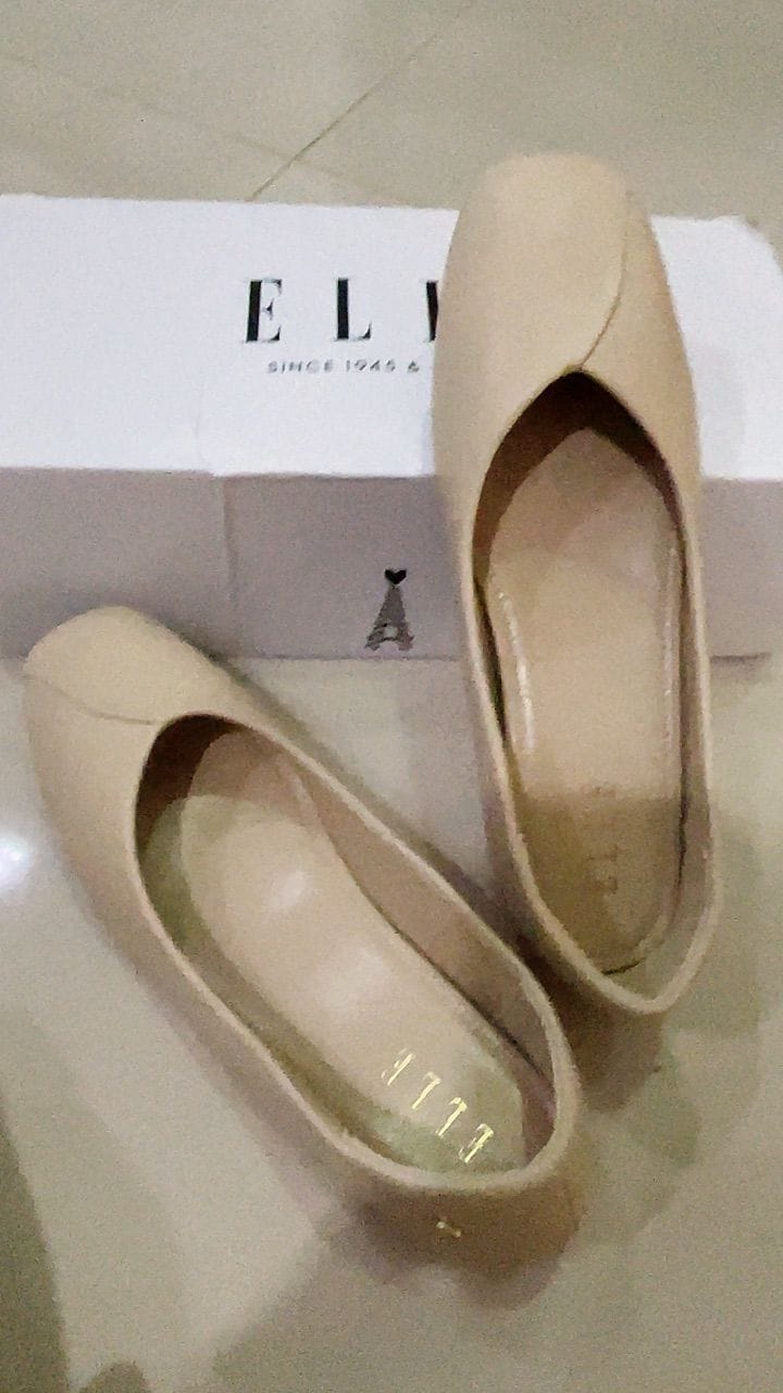 Customer photo review of Tulip Flats & Ballerinas In Beige