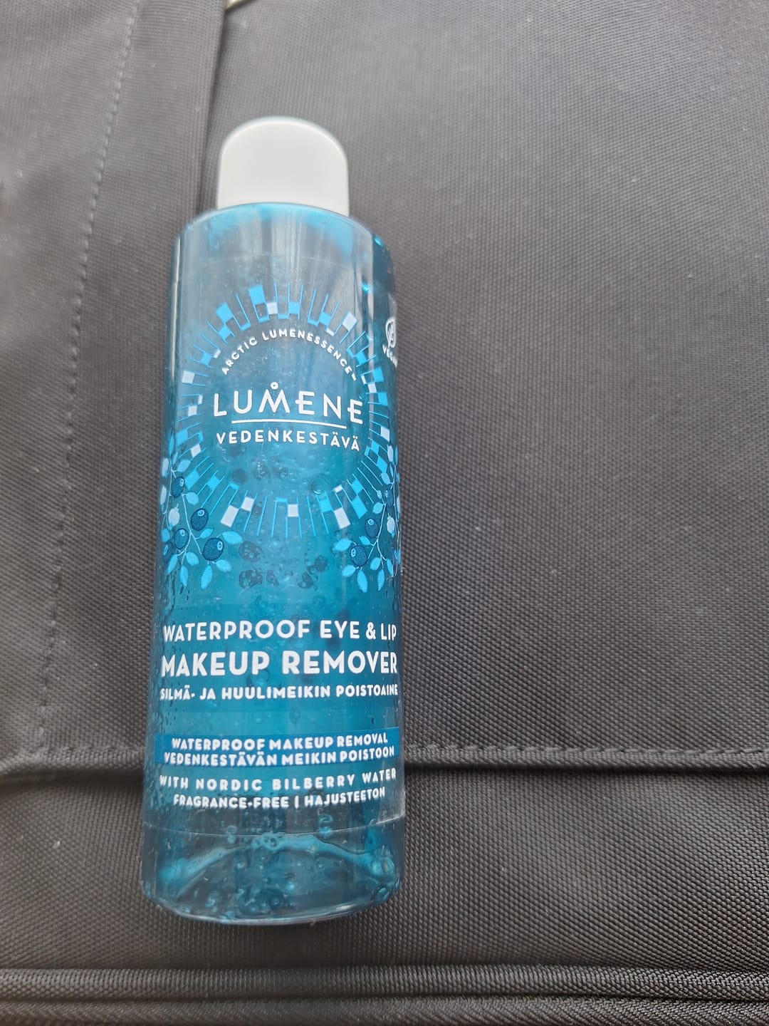Customer photo review of Двуфазен дегримьор за водоустойчив грим Lumene Cleansing Waterproof Eye & Lip Makeup Remover