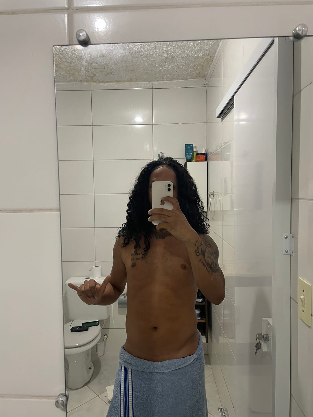 Customer photo review of Lace Front Tela HD Valeria Castanho 4 Cacheada - Repartição Livre 13x4