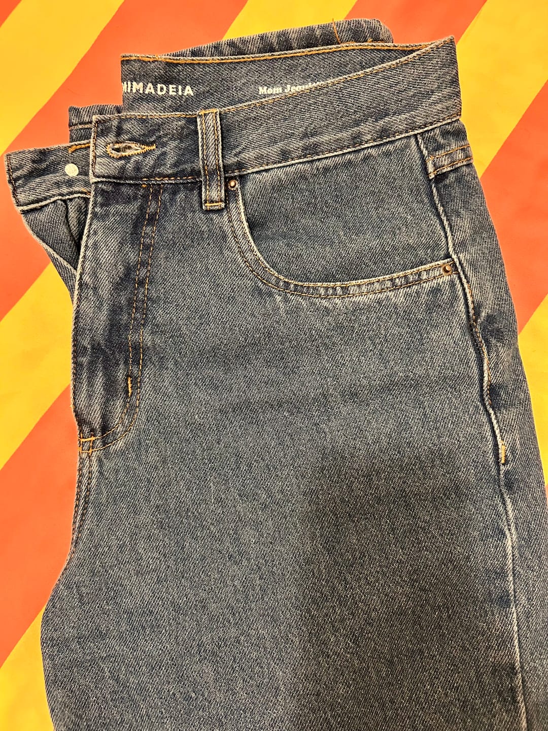 Customer photo review of Calça Jeans Mom Jequitibá Azul Médio