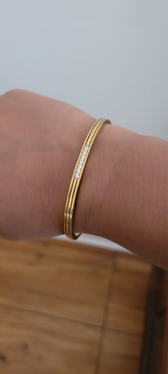Customer photo review of Diamond Allure Bangle Bracelet