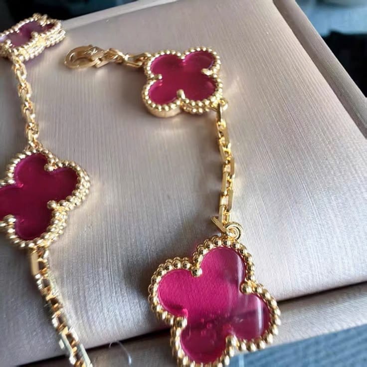 Customer photo review of Alhambra Lucky Pink Enamel Clover 5 Motifs Bracelet