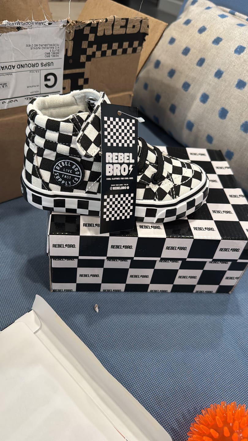 Customer photo review of SK8TR Hi-Top Shoe in Venice