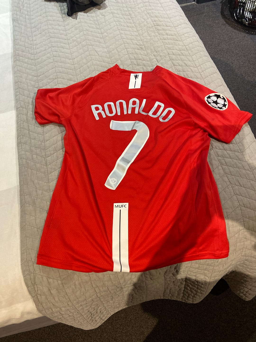 Customer photo review of Cristiano Ronaldo CR7 Manchester United Champions League Final Moscow 2008 Retro Red Football Shirt