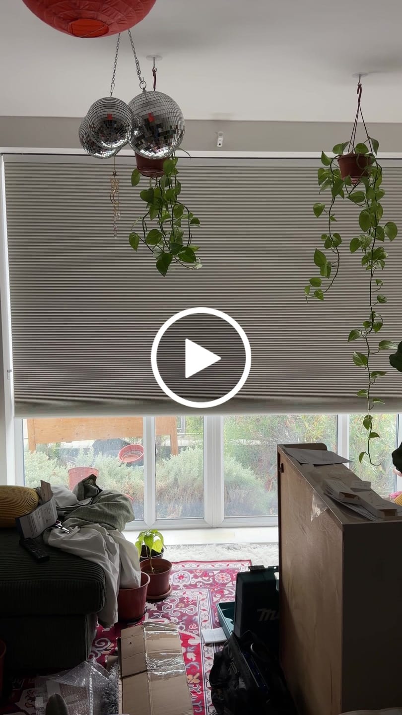 Customer video review of SmartWings Motorized Blackout Cellular Shades Nowa