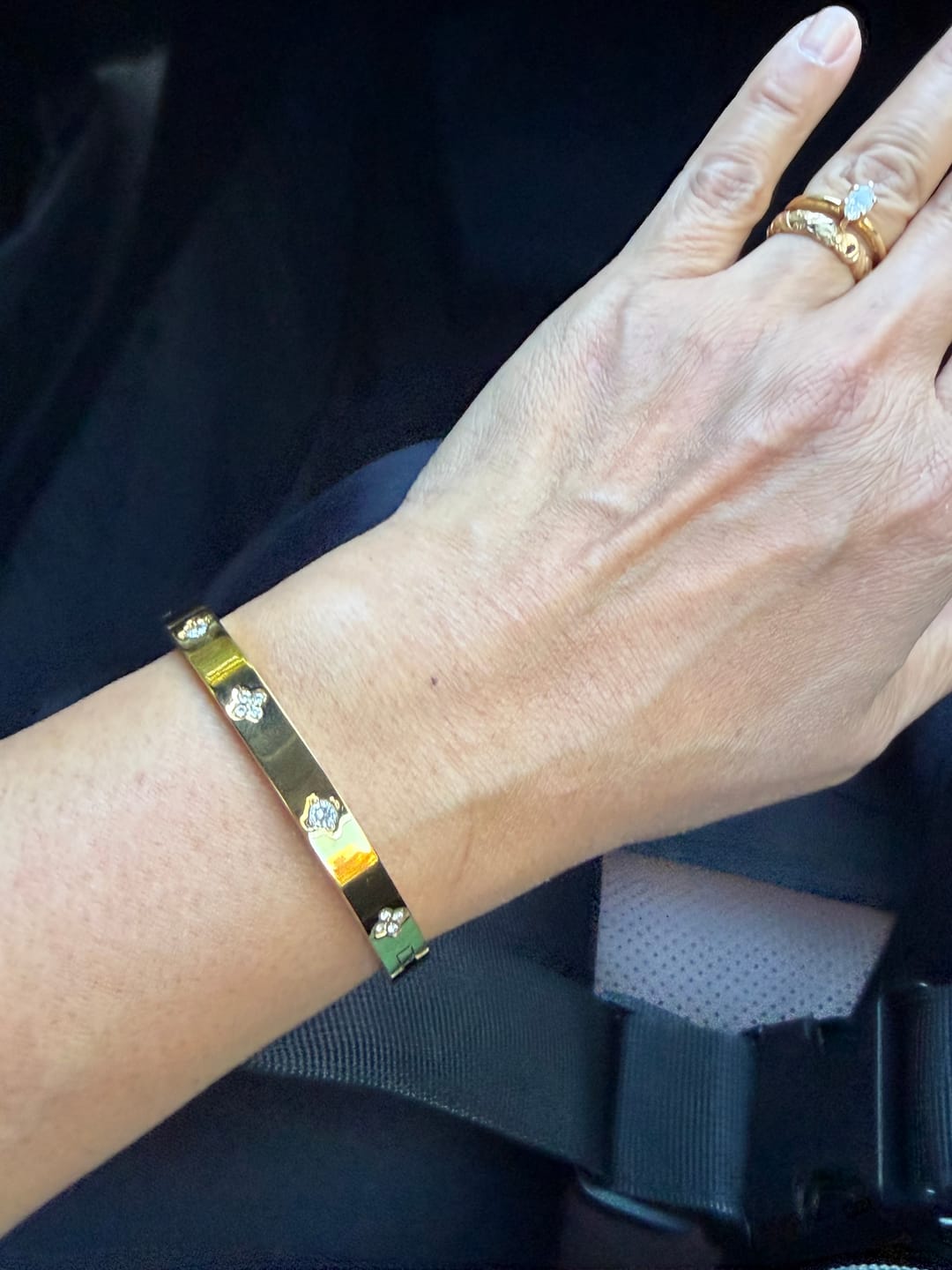 Customer photo review of Gold Clover Bangle