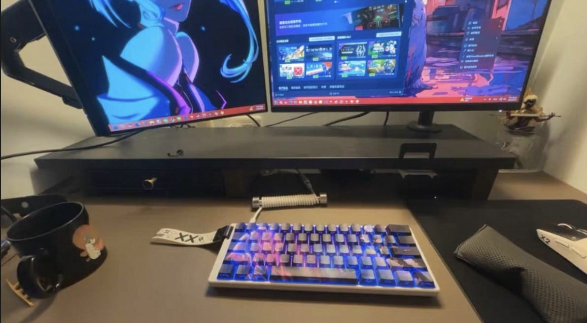 Customer photo review of Lucy Cyberpunk Edgerunners Keycaps