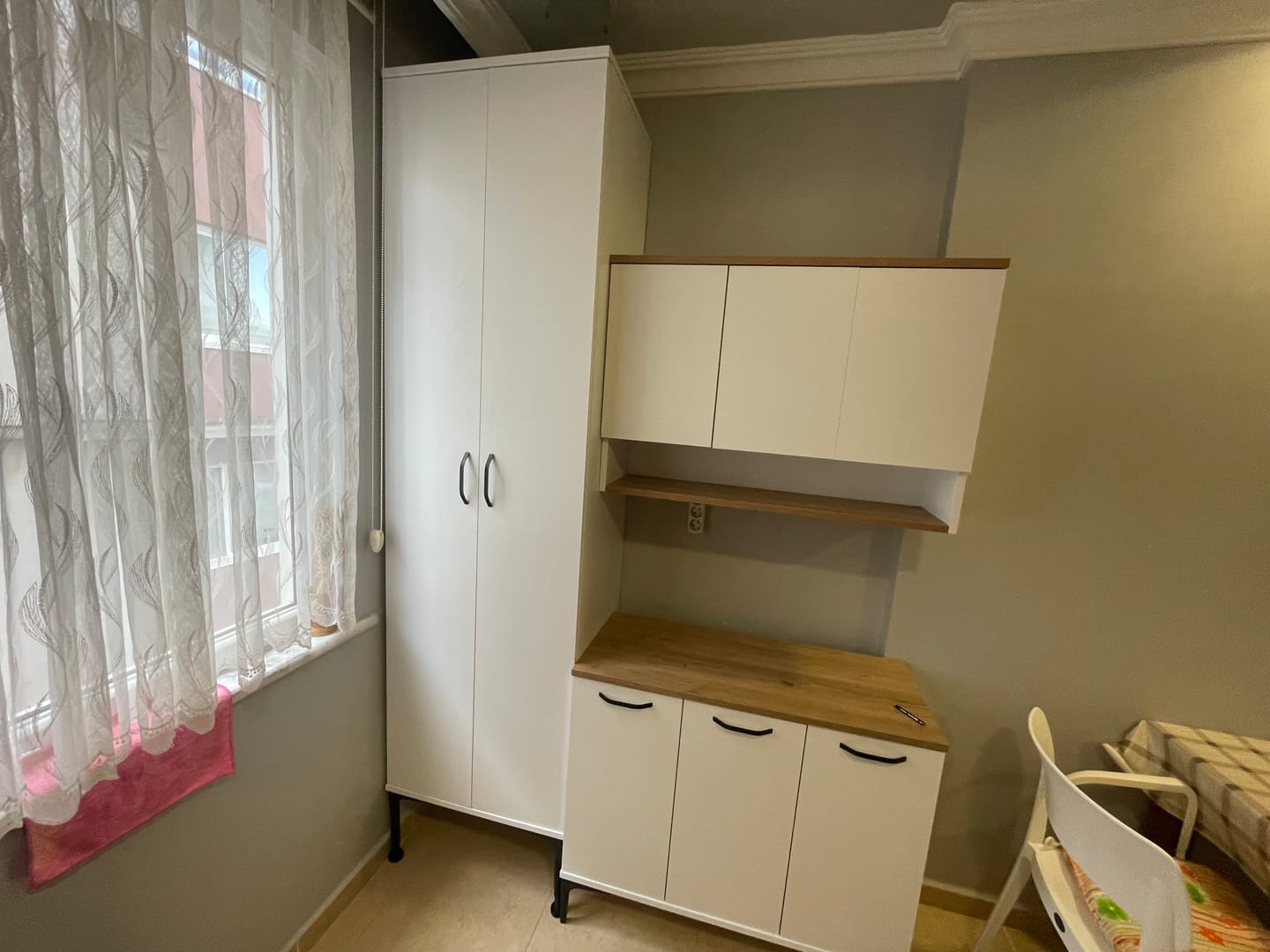 Customer photo review of Rani JE257 Çok Amaçlı Dolap 2 Kapaklı 6 Raflı Kiler Mutfak Dolabı Beyaz
