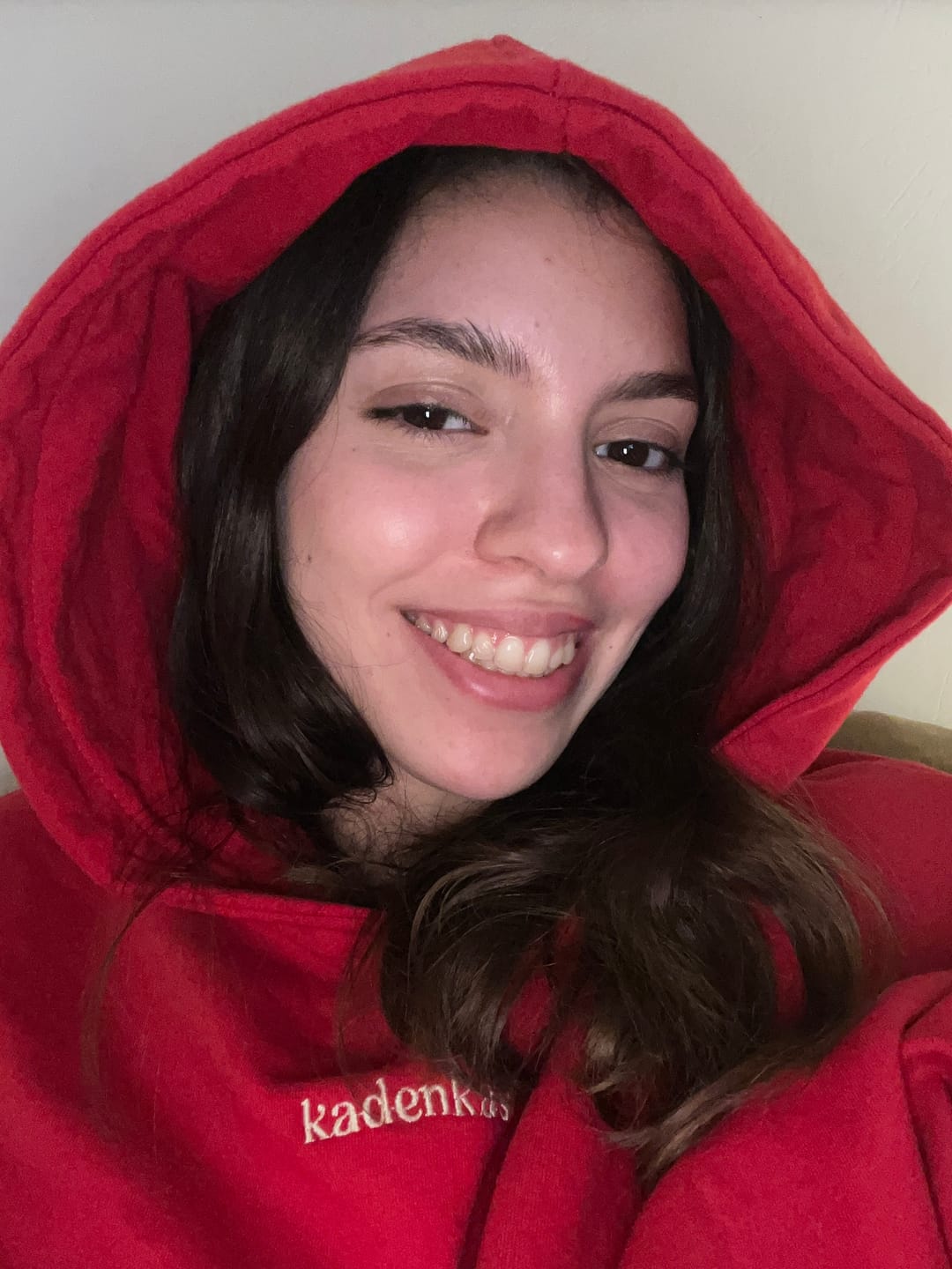 Customer photo review of POLERÓN HOODIE ROJO - OVERSIZE CON GORRO LOGO Y ESPALDA BORDADO