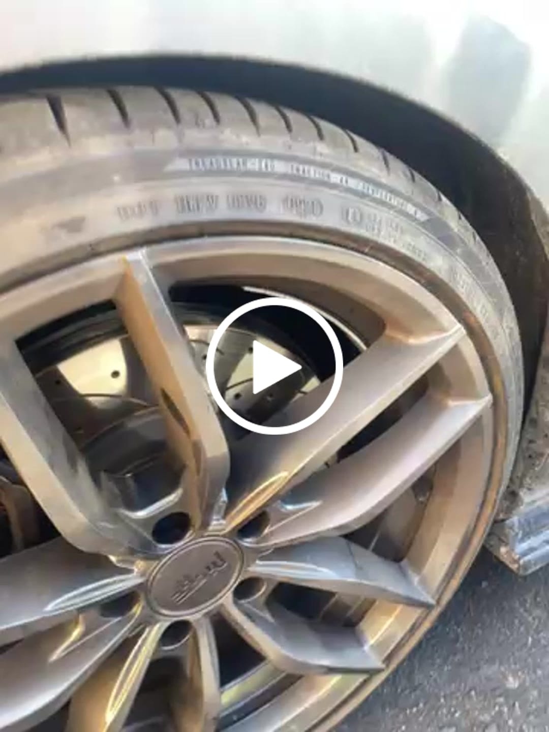 Customer video review of Rear Coated Drilled Slotted Disc Brake Rotors And Semi-Metallic Pads Kit For Volkswagen Passat GTI Golf SportWagen Alltrack KDS-100508