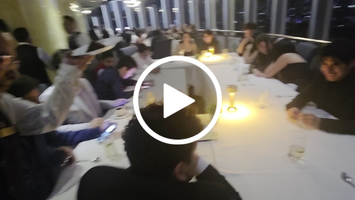 Customer video review of Grupos Menú Golden