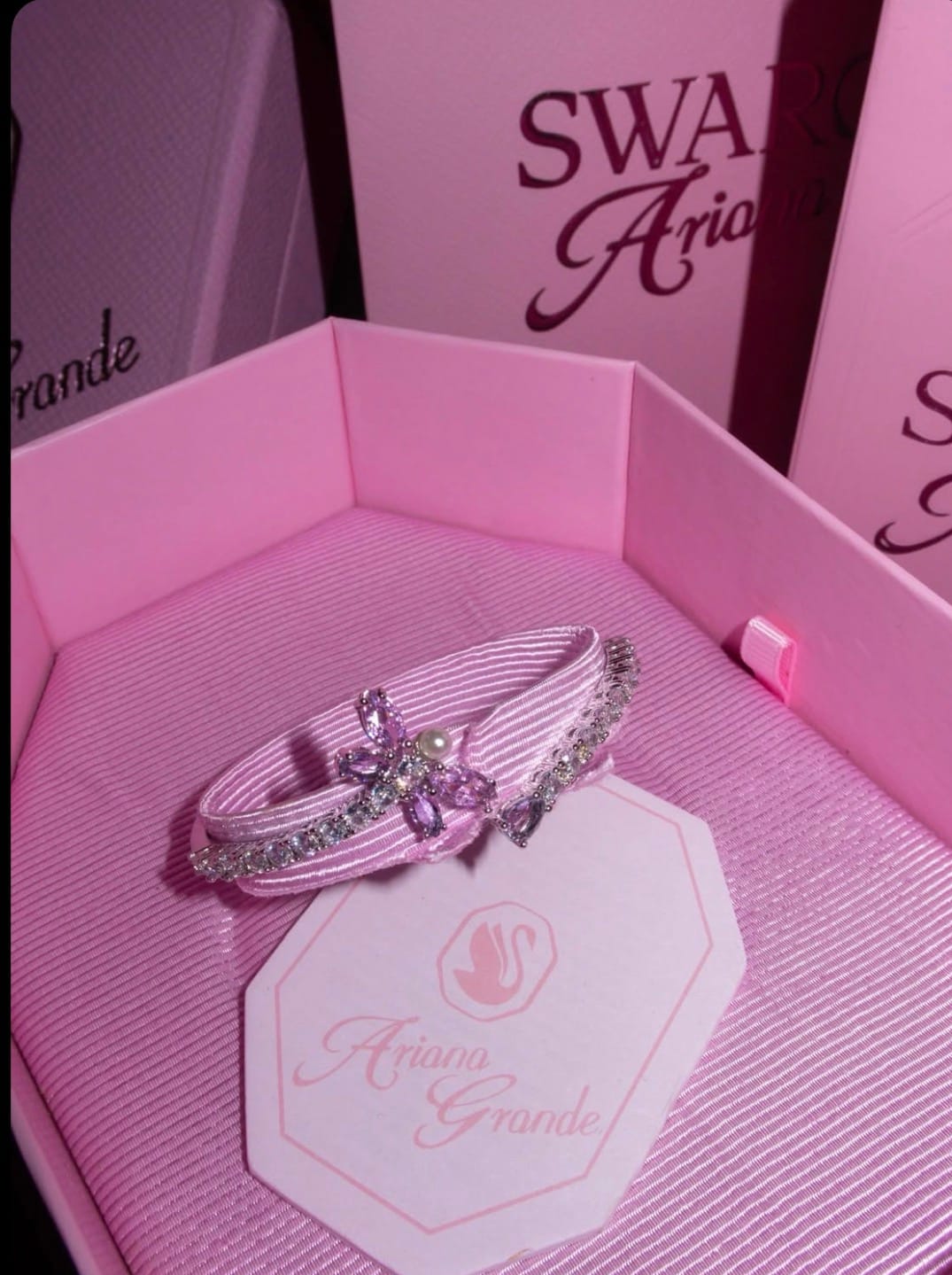 Customer photo review of Pulsera Swarovski Libélula Multicolor Ariana Grande