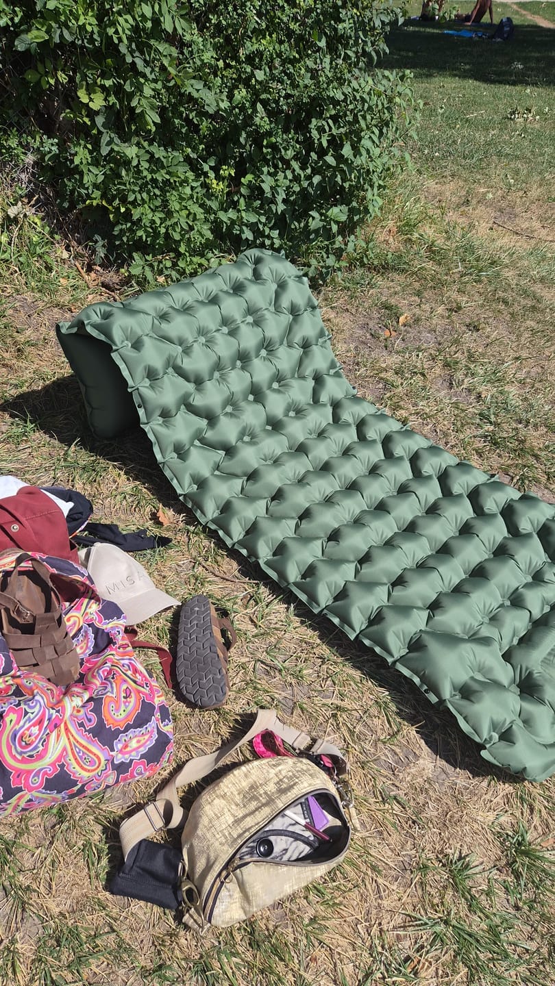 Customer photo review of CloudyCoziya® Inflatable Outdoor Mattress