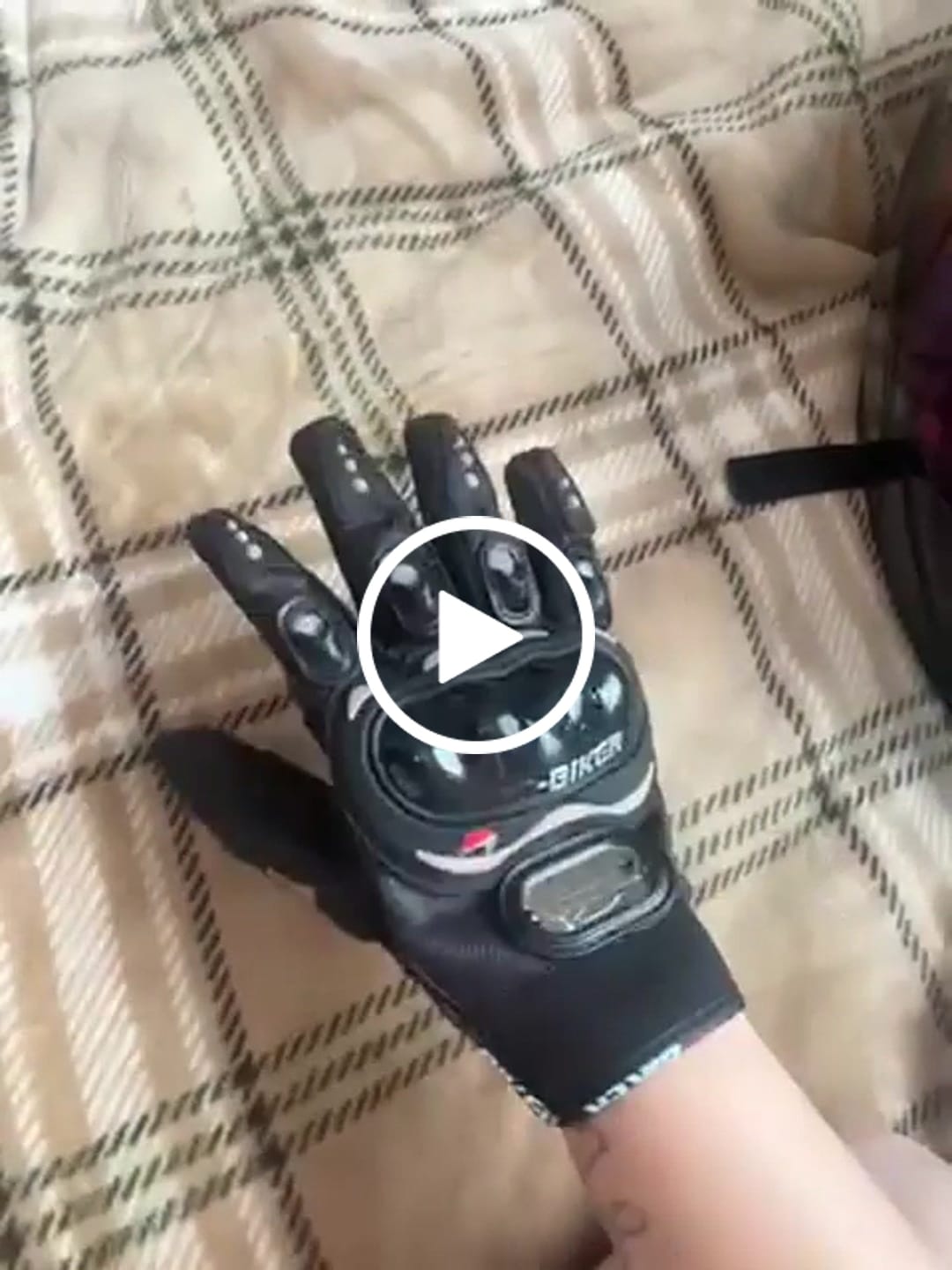 Customer video review of SHORT GLOVES WITH SCREEN TOUCH