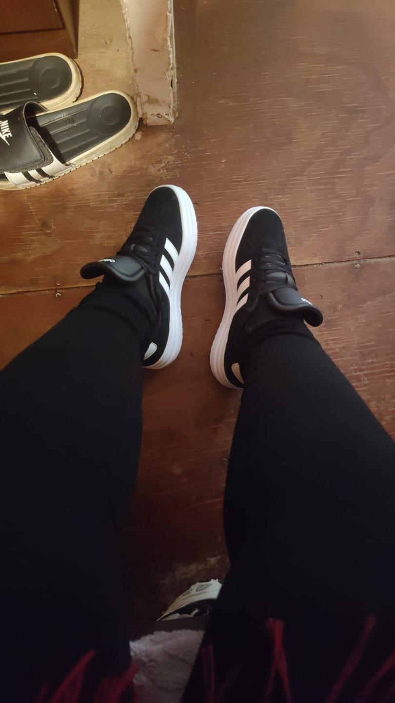 Customer photo review of Zapatilla Adidas Vl Court Bold Mujer Negro