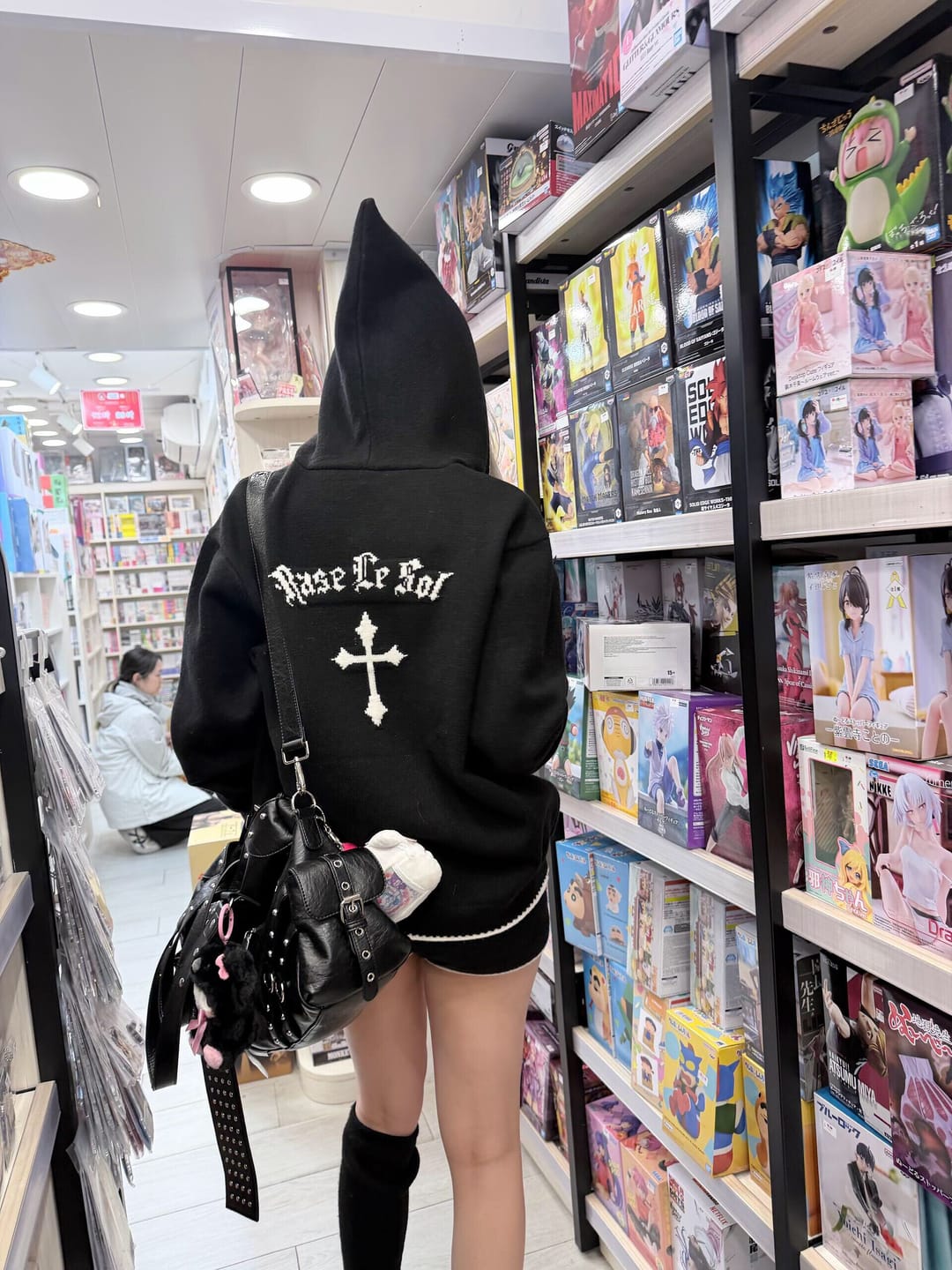 Customer photo review of Rase le sol Monastic Knitwear Set with Hoodie Pullover & Shorts