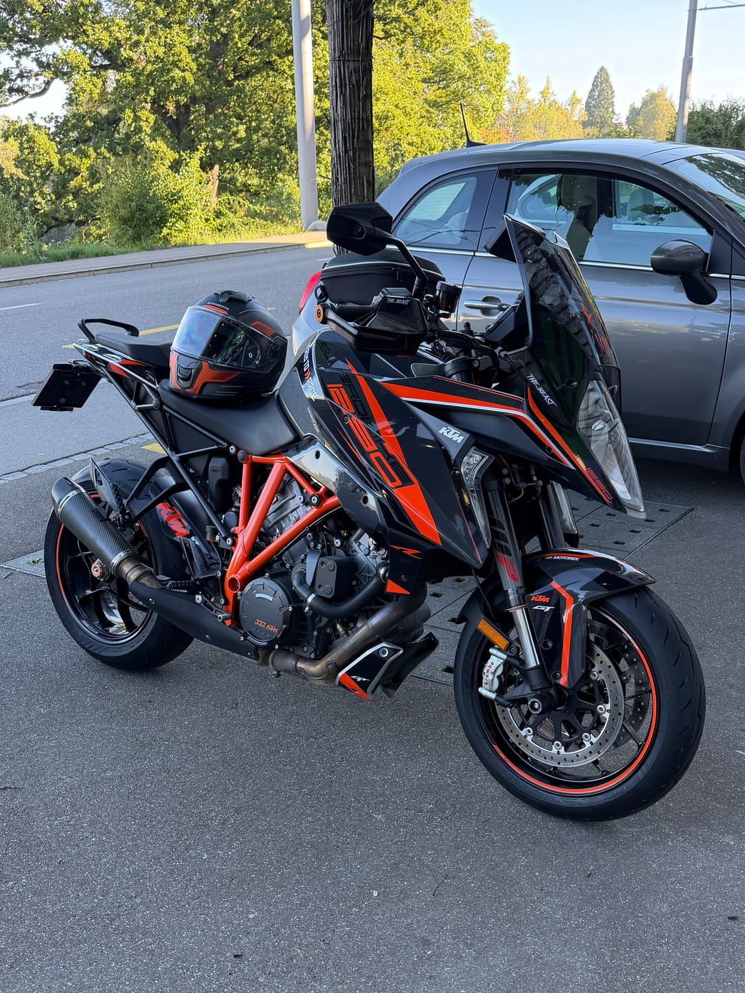 Customer photo review of KTM 1290 Super Duke GT GRAPHICS - "Torque" (Black/Orange)
