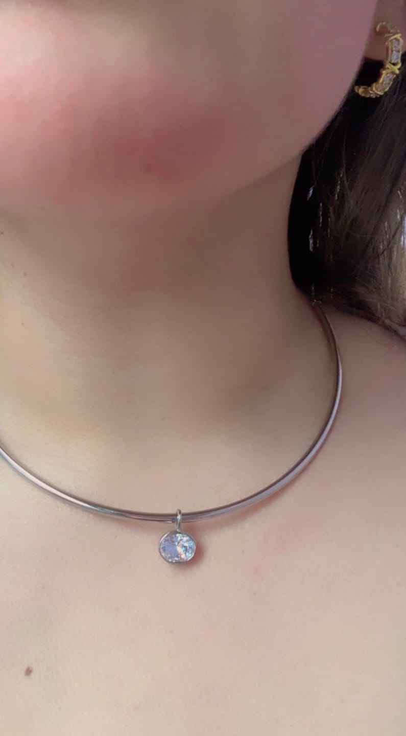 Customer photo review of Choker Rigido Dije Zirconia Ovalada