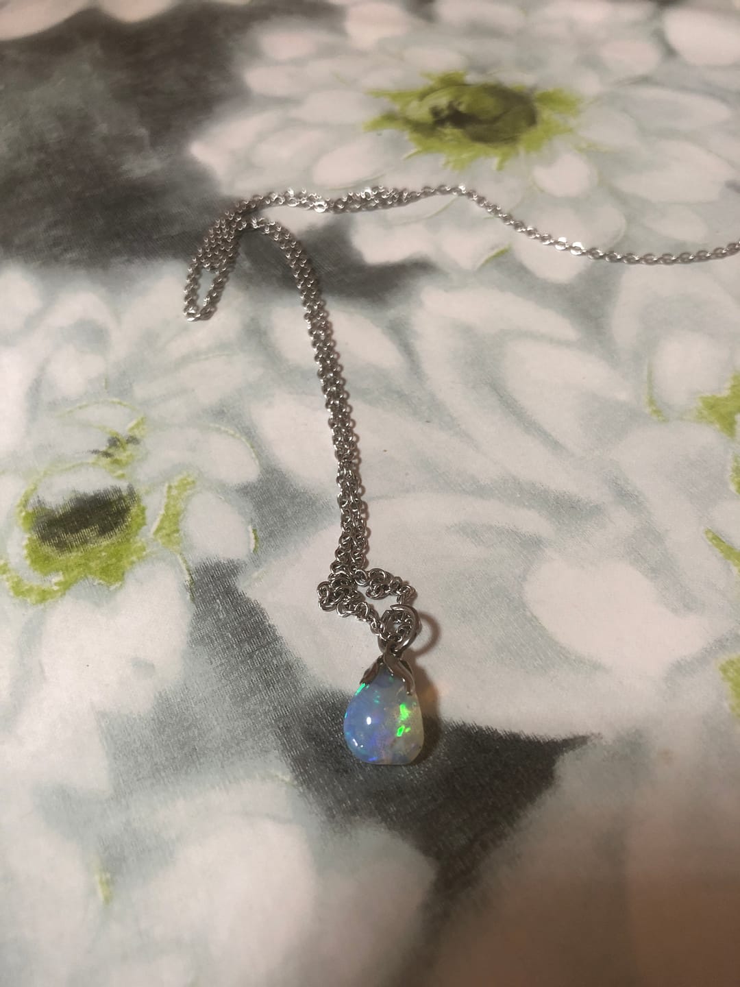 Customer photo review of Opale Arlecchino - collana con ciondolo in pietra burattata