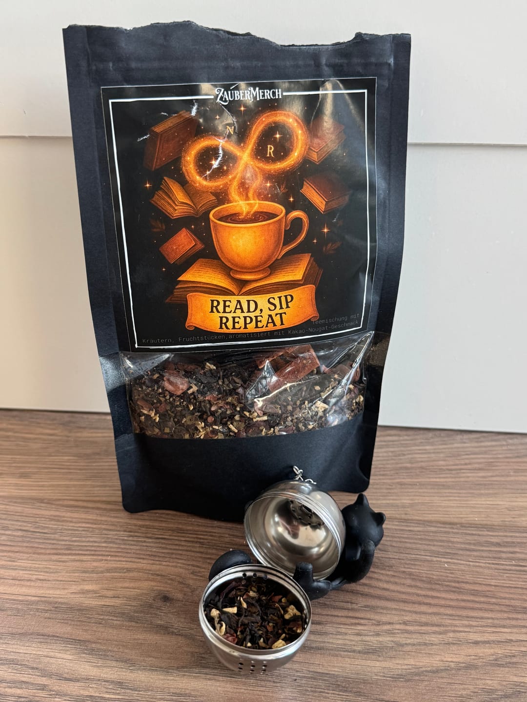 Customer photo review of Read, Sip, Repeat – Pu Erh & Guayusa mit Kakao-Nougat-Geschmack | Limitierter Booklover Tee