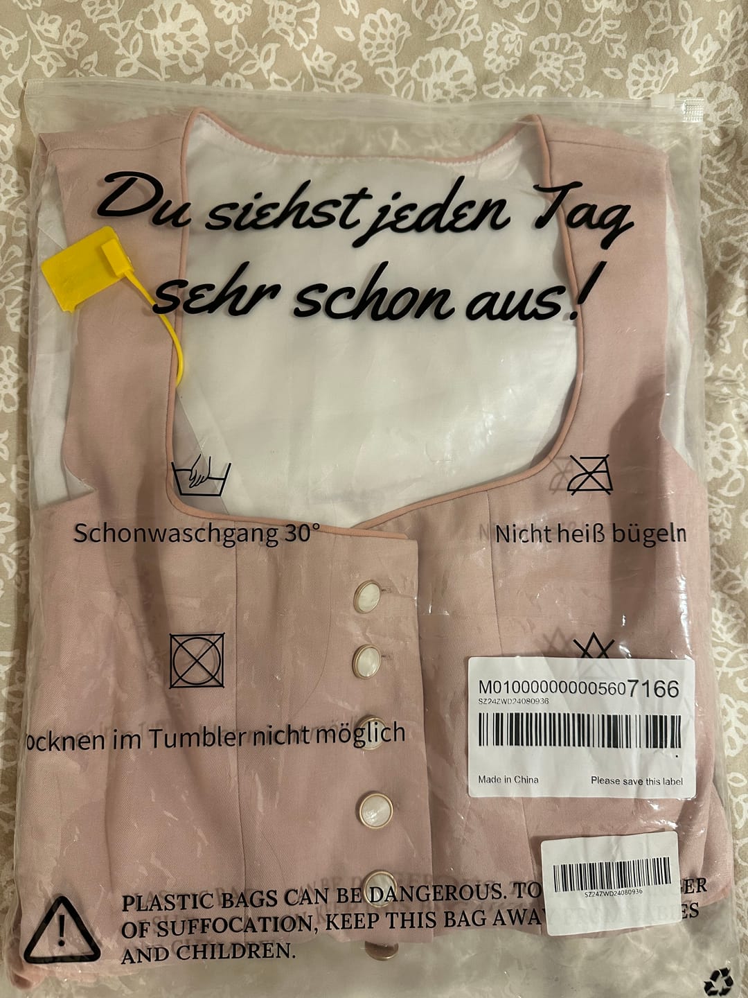 Customer photo review of Rosa Gerader Ausschnitt traditionell Dirndl