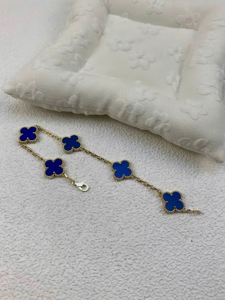 Customer photo review of Vintage Alhambra Agate Clover 5 Motifs Bracelet