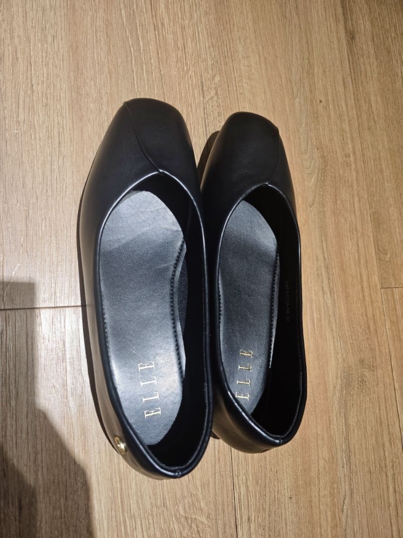 Customer photo review of Tulip Flats & Ballerinas In Black