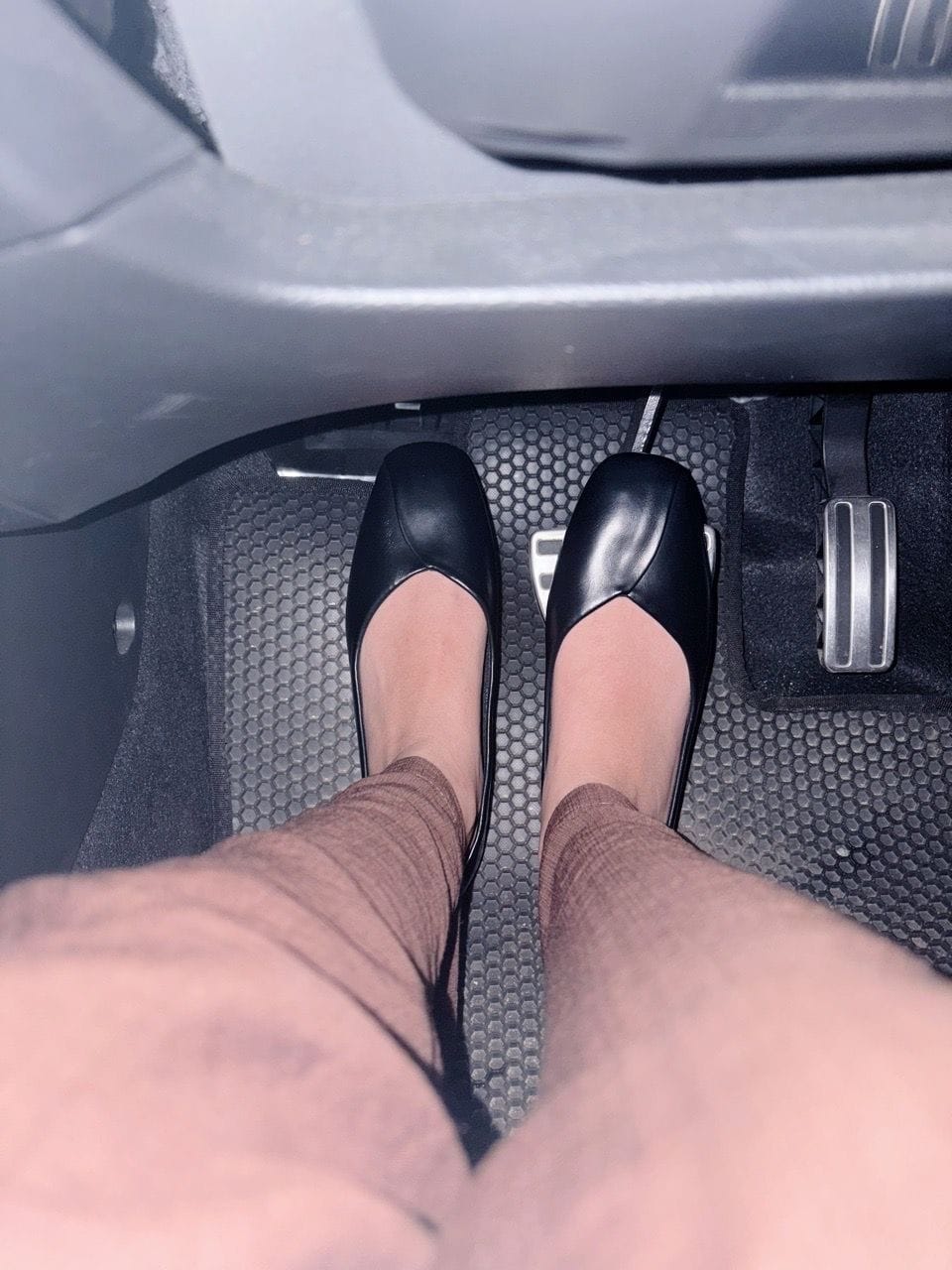 Customer photo review of Tulip Flats & Ballerinas In Black