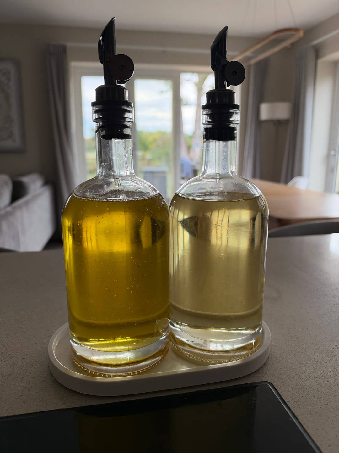 Customer photo review of Set of 2 Round Glass Oil Bottle 500 ML & Acacia Oval Tray