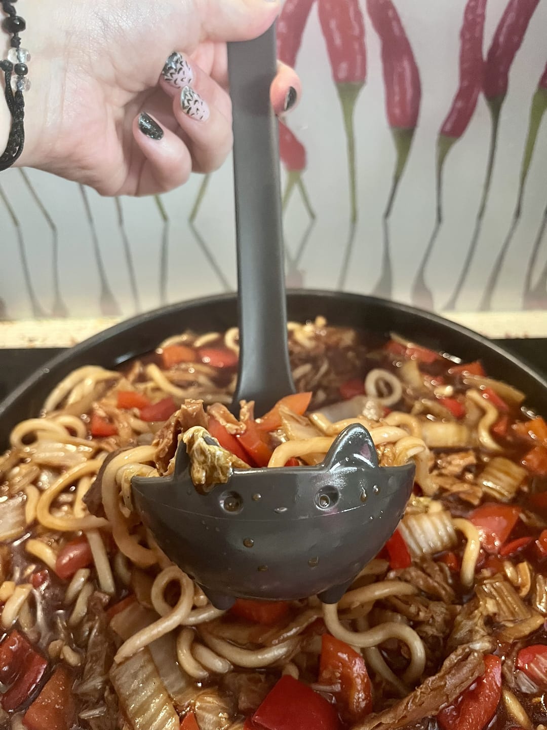 Customer photo review of Schwarze Katzen Schöpfkelle für Suppe und Eintopf für magische Küchen