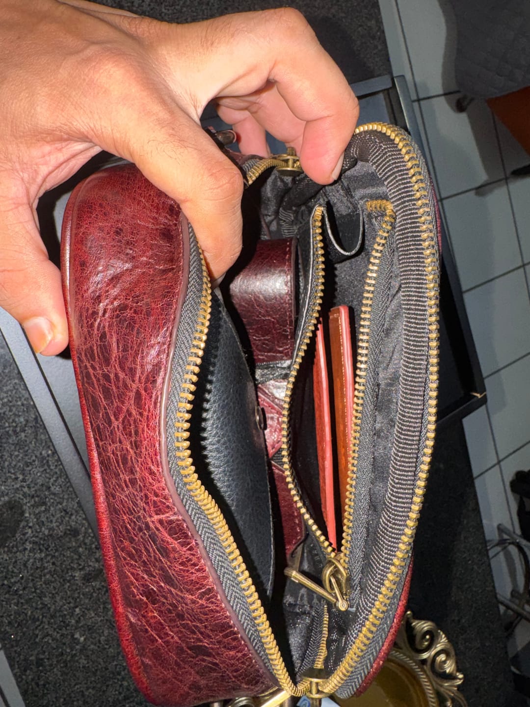 Customer photo review of Documentera Mini - Billionaire Croc Wine