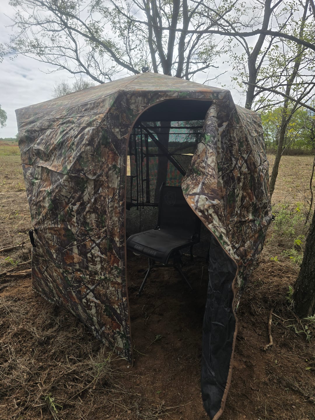 Customer photo review of VisTall 360 See-Through Ground Blind | 75-Inch 3 Person Pop Up Deer Blind with No-Trip Door | Portable Camo Hunting Blind with Blackout Curtain for Whitetail Deer Hunting
