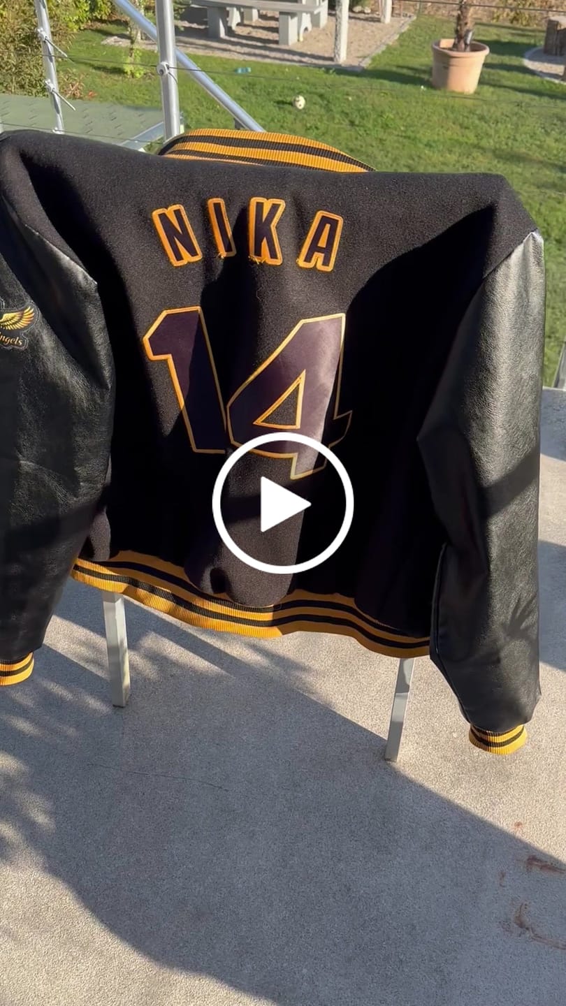 Customer video review of Maßgeschneidertes Schwarz Altgold Jacke