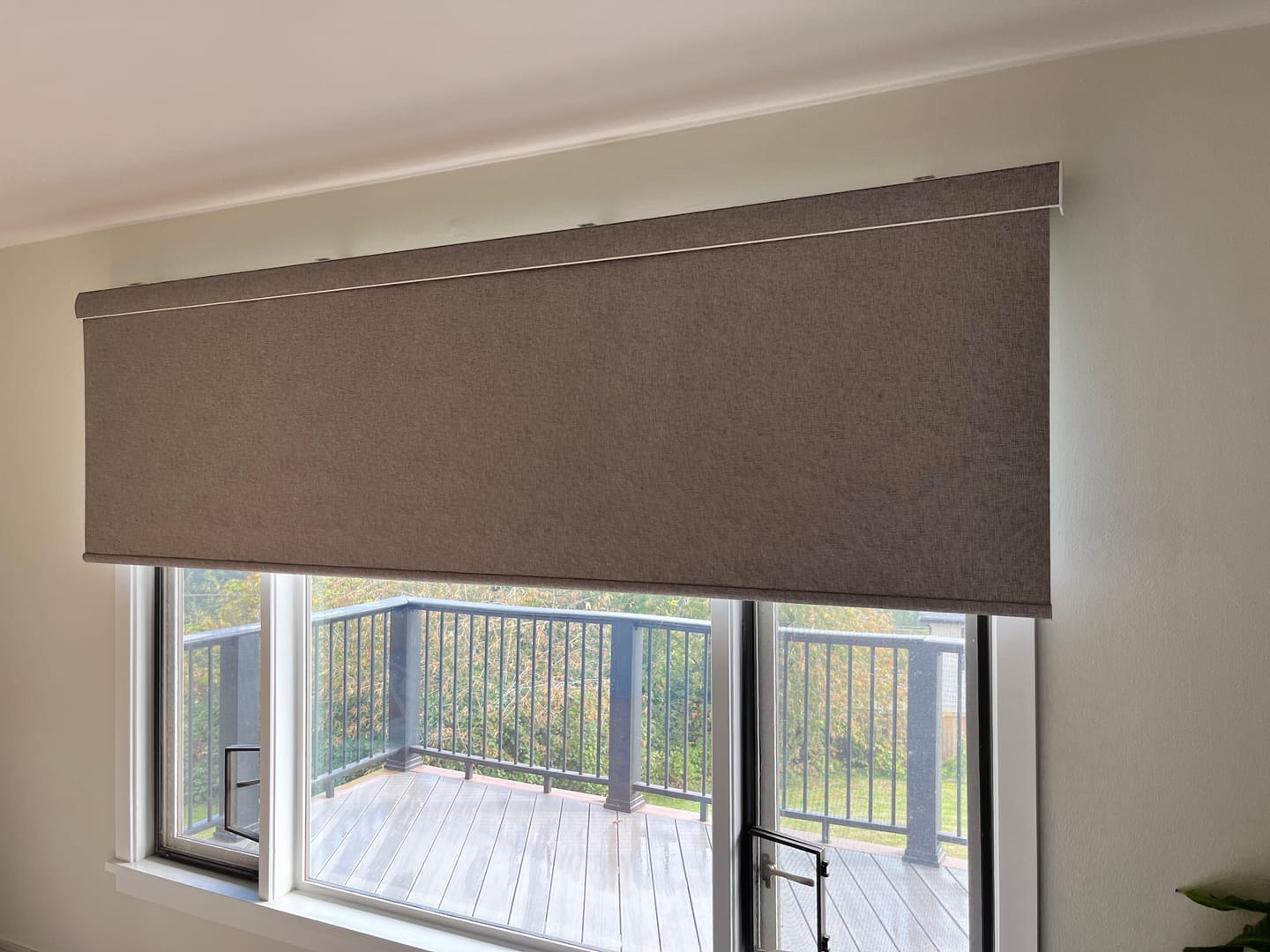 Customer photo review of SmartWings Motorized Roller Shades 100% Blackout Safari