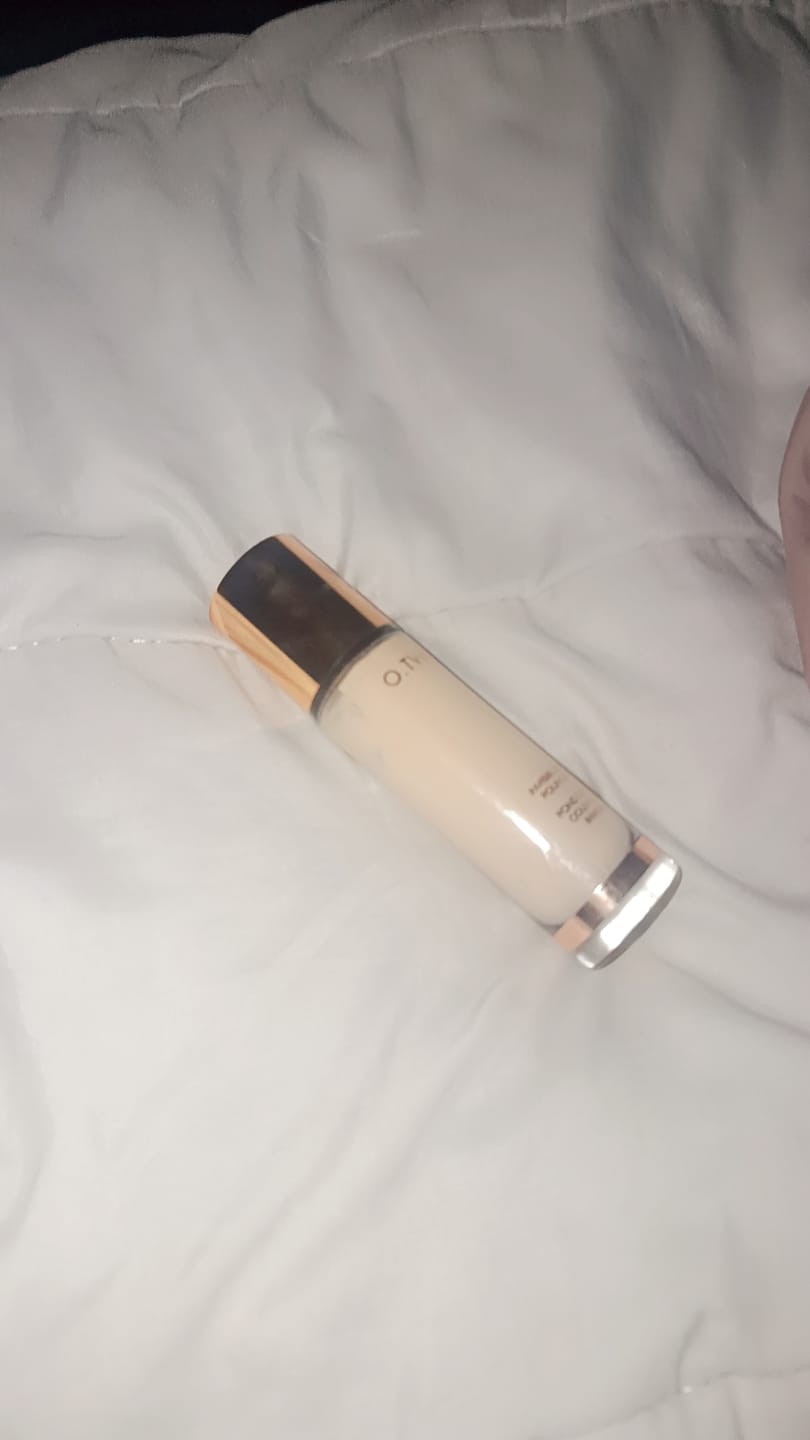 Customer photo review of O.TWO.O INVISIBLE COVER FOUNDATION