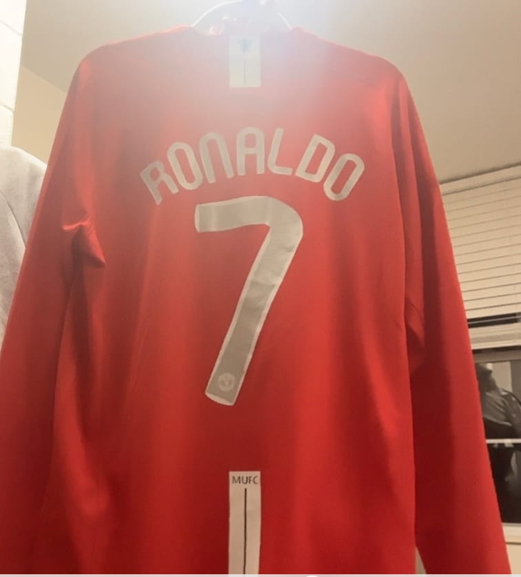 Customer photo review of Cristiano Ronaldo 7 - Manchester United 2008 Final Red Long Sleeve Kit Jersey Trikot Maillot KinderTrikot Soccer Shirt