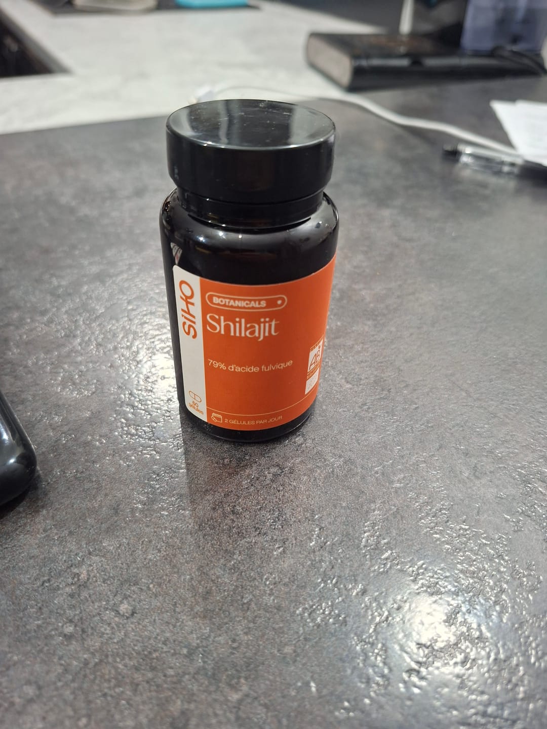 Customer photo review of Shilajit Pur en gélules : Pur à 100% - 60 gélules - 1 mois