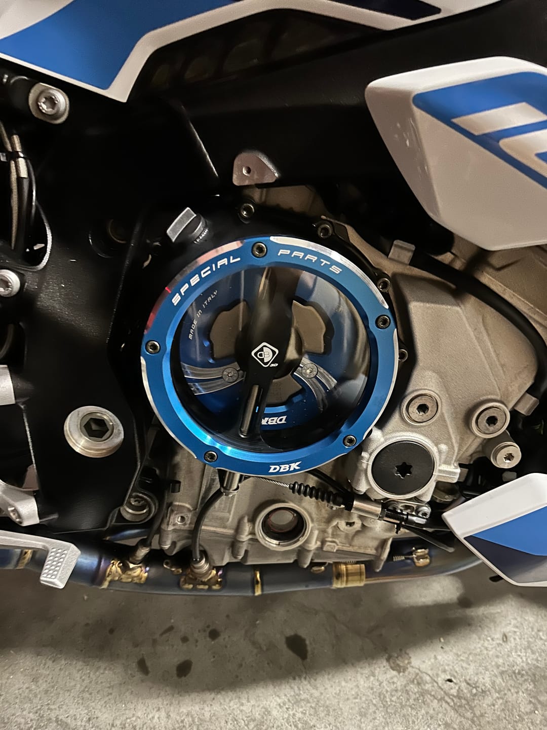 Customer photo review of DBK Kupplungsdeckel 3D-EVO CCDV12 | klar | passend für BMW S1000RR / S1000R / S1000XR & M1000RR / M1000R / M1000XR - Modelle | Black-Blue