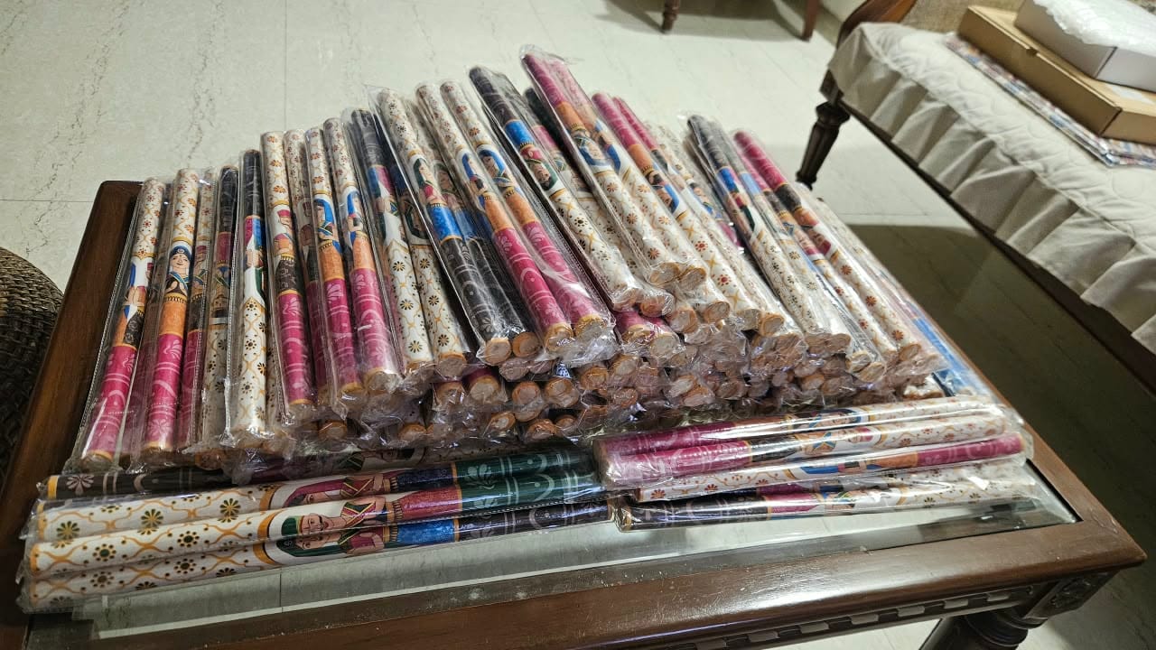 Customer photo review of LAMANSH ✨ RRR ( Royal Raja Rani ) PVC Coated Wooden Dandiya Sticks for Dance - Navratri Festival , Wedding Favors & Return Gifting 🎁 / Dandiya Sticks💃🥢For Garba