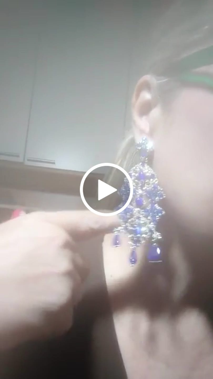 Customer video review of Orecchini Silk