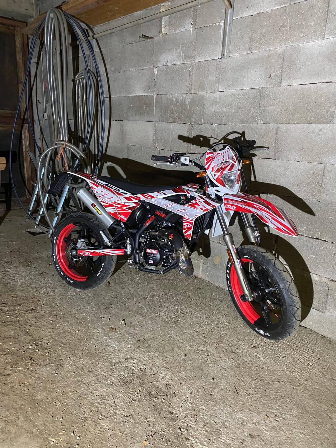 Customer photo review of 50/50 Supermoto Wheel Graphics
