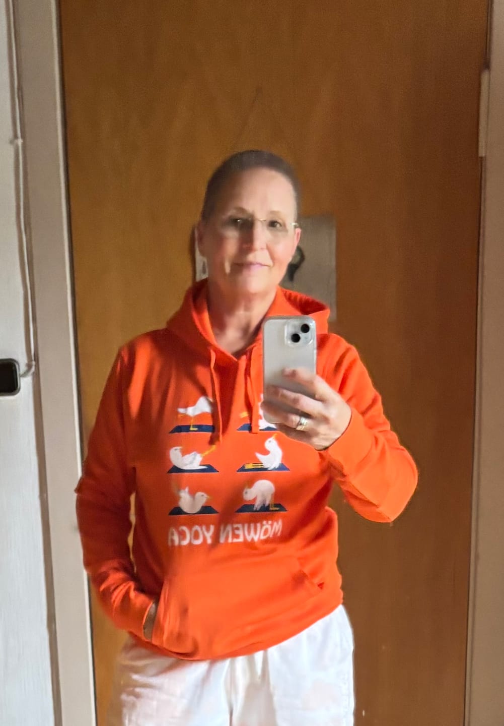 Customer photo review of Möwen Yoga 2 · Unisex Bio Hoodie